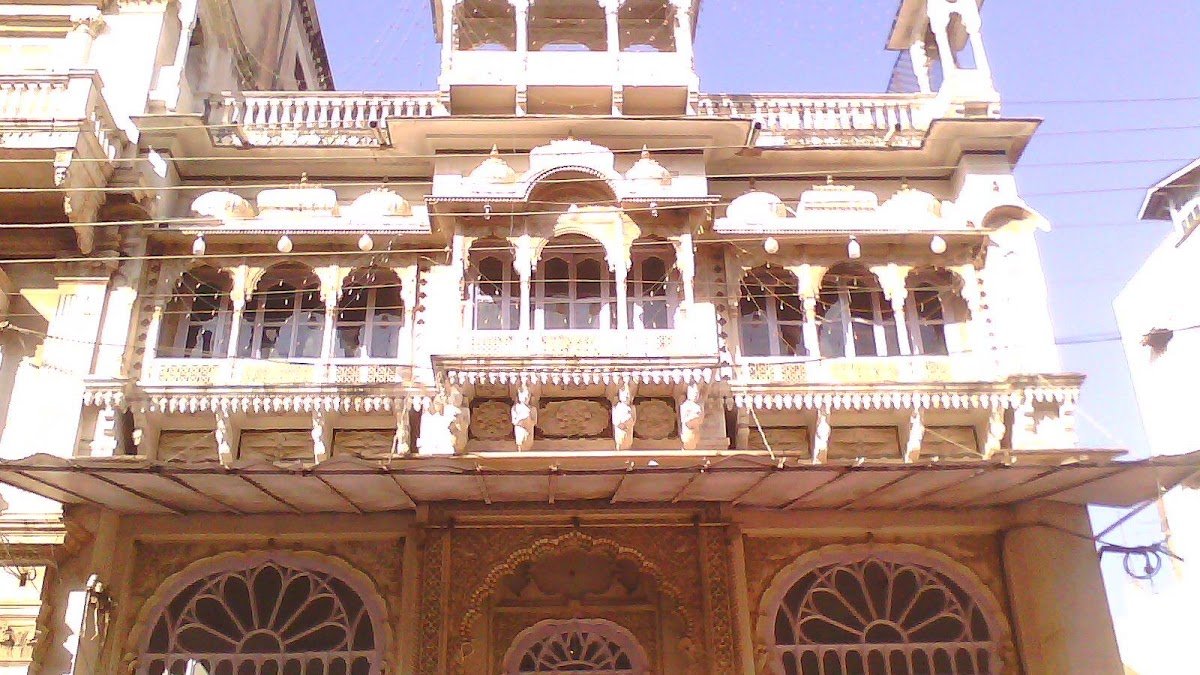 Famous tourist places in Indore: विरासत और आधुनिकता का अद्भुत संगम है इंदौर के ये प्रसिद्ध पर्यटन स्थल