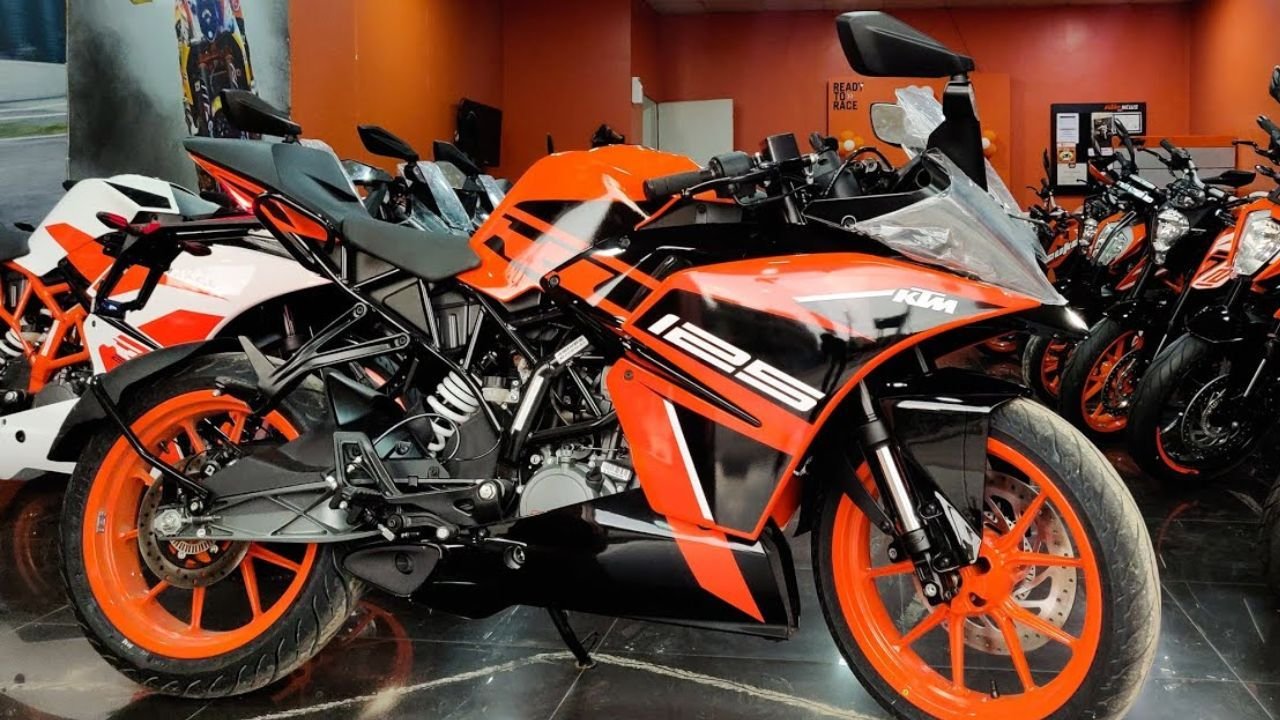 The KTM RC 125 has become a sporty bike among young people, with a new look and a strong mileage of 40 km/h